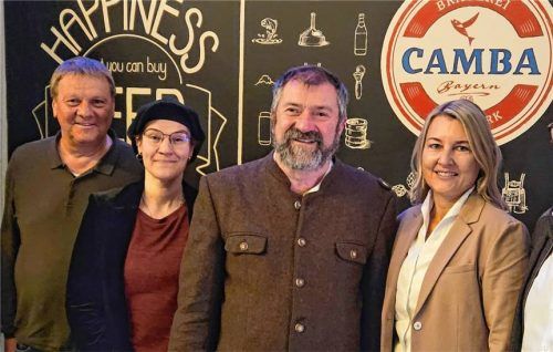 Die Diskussionsrunde: (von links) Sepp Daxenberger von der Schreinerei Daxenberger, Tamara Pohl (DGB), Rupert Geistanger (CSA) und Anna Marx (Mittelstandsunion Traunstein). Foto Mittelstandsunion Traunstein