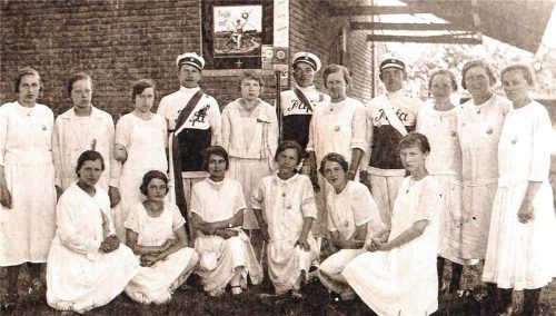 Die Festdamen anlässlich der Fahnenweihe im Jahr 1927. Foto Archiv/Walter Jani