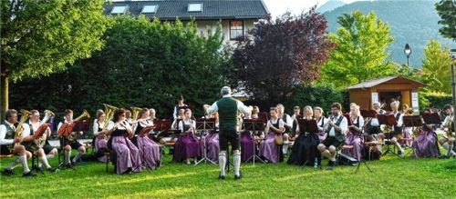 Die Marktkapelle startet wieder den musikalischen Reigen „Sommer im Park“ im Grassauer Kurpark. Foto Eder Archiv