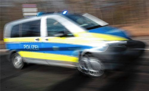 Die Polizei (Symbolbild) konnte dem Raser kurzzeitig nicht folgen. Foto dpa/picture alliance/Marijan Murat