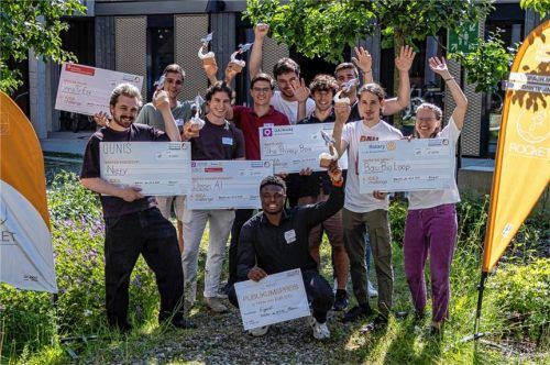 Die Preisträger der „IDEAchallenge 2026“ mit Maximilian Aberl, Julian Berndl, Emanuel Bessing, Matthias Meierlohr, Guy Mathieu Foko, Jonas Hörter, Lukas Pendi, Markus Huber, Leonard Konrad und Elisabeth Steiner. Foto  Emmer