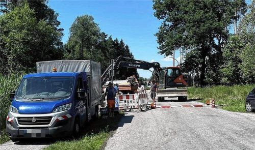 Die Reparaturarbeiten am Wasserrohrbruch in der Panger Straße dauerten etwas länger. Während der Zeit waren die Anwohner ohne Wasser. Foto Screenshot Instagram Gemeinde Raubling/Pfaffenhuber