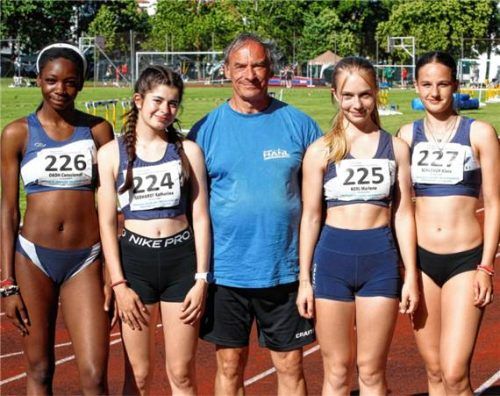 Die Siebenkämpferinnen vom TSV Bad Endorf etablierten sich in der Bayern-Elite: Consciense Okoh, Katharina Gebhardt, Trainer Rolf Jacob, Marlene Kerl und Klara Schlemer (von links) wurden in Pfaffenhofen Vierte.