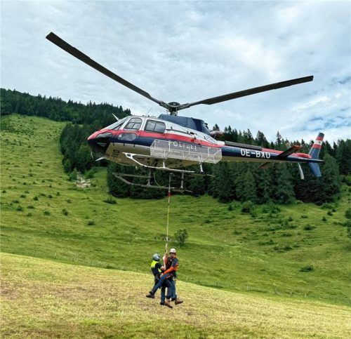 Ein junger Mann aus dem Raum Rosenheim ist am Sonntag am Untersberg bei Salzburg tödlich verunglückt. Die Alpinpolizei hat Ermittlungen aufgenommen. Der Leichnam des verunglückten 28-Jährigen wurde mit einem Helikopter geborgen (Symbolbild). Foto Bergrettung Salzburg/Hudelist