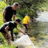 Junge Angler wollen den „König des Inns“ retten