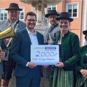 2.000 Euro für die neue Tracht