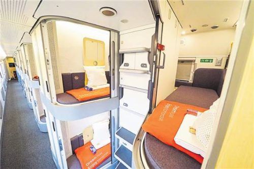 Entspannt träumen: Innenansicht eines Nightjet-Abteils. Foto  Imago/Breuel Bild