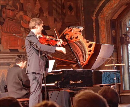 Feinsinnige Interpreten: Pianist William Youn und Bratschist Nils Mönkemeyer beim Konzert im historischen Rathaussaal. Foto Füchtner
