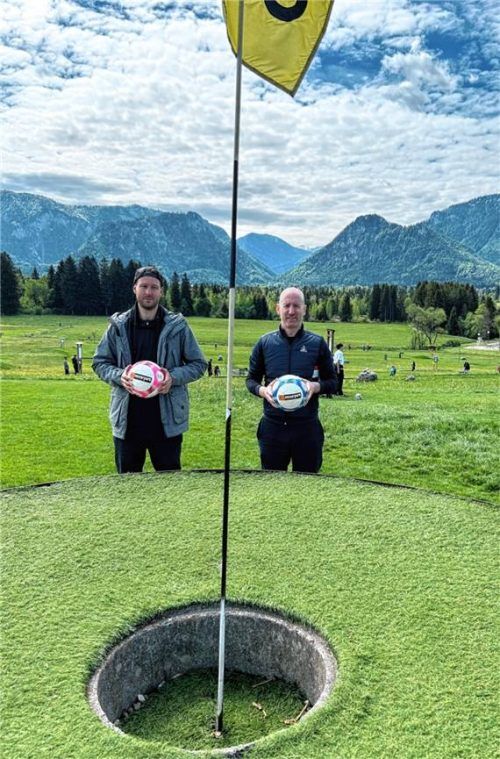 Freuen sich auf die deutsche Meisterschaft in Inzell: Betriebsleiter Martin Söll (links) und Soccerpark-Betreiber Olli Meyer. Foto Karlheinz Kas