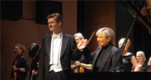 Freuen sich über den überwältigenden Applaus: Elke Burkert und Christoph Declara.Foto  Janoschka