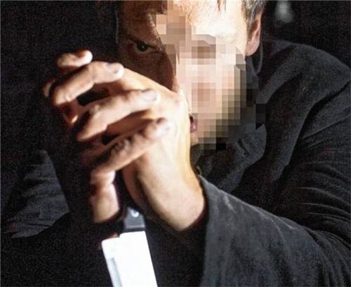 Für das Amtsgericht war es erwiesen: Die vom Alkohol bestimmte Beziehung eskalierte im November. Sie schnitt Gemüse, er rammte ihr ein Messer durch den Unterarm. Foto  (Symbolbild) Dpa