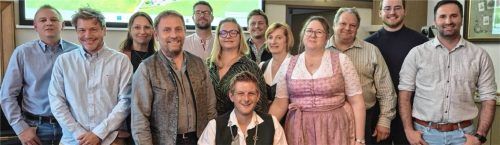 Für die nächsten sechs Jahre bestimmt das neugewählte Gremium die Geschicke der Gemeinde Pittenhart: (von links) Andreas Feuerer, Philipp Spiel, Nadine Mayer, Zweiter Bürgermeister Reinhard Schreiner, Johann Babinger, Anamaria Gliesch-Leebmann, (vorne) Erster Bürgermeister Sebastian Unterhuber, Florian Stöcklhuber, Marianne Erb, Dritte Bürgermeisterin Monika Lex, Georg Aringer, Johannes Eder und Georg Schartner. Foto Künzner-Hingerl