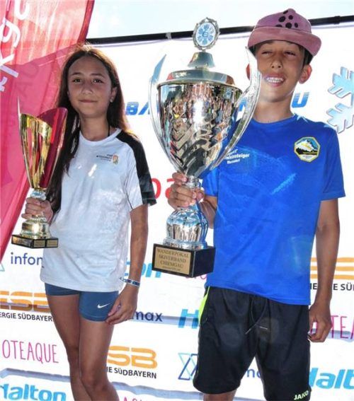 Gesamtsieger der 58. Halton Mini-Tournee wurden Nina Veit vom WSV Kiefersfelden und Johannes Rumpfinger vom WSV Oberaudorf.Foto Hauser