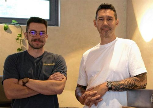 Grillen ist ihre Leidenschaft: Lukas Göttlinger (links) und Tobias Vogt. Foto Sophie Mischner