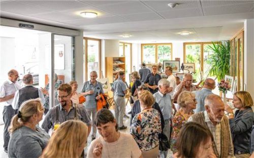 Großes Gedränge im Frasdorfer Rathaus anlässlich der Ausstellungseröffnung 1.150 Jahre Frasdorf Foto Kirchner