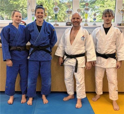 Gute Laune beim Besuch in Bad Aibling: (von links) Julia Schwarzenberg, Zyna Schreiber, KSV-Judoka Denis Weisser und Finn Ahlemeyer. Foto Denis Weisser/Udo Quellmalz