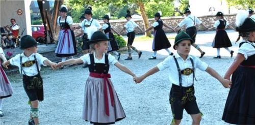 Hand in Hand: Der Marquartsteiner Nachwuchs zeigt, was er kann. Foto Wunderlich