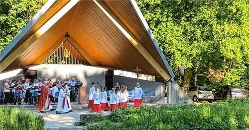 Im Musikpavillon des Stadtparks wurde ein Pfarrverbandsgottesdienst gefeiert. Foto  Bilan
