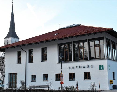 In Marquartstein hat der Gemeinderat mehrere Beschlüsse gefasst: Neben der abgeschlossenen Renovierung des Prinzregentensaals wurden zwei Bauvorhaben in Piesenhausen genehmigt und über mögliche Beteiligungen an einem Hallenbad-Neubau gesprochen. Foto Wunderlich