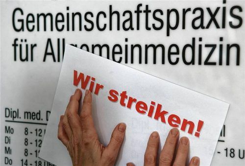 In Stadt und Landkreis Rosenheim schließen heute um die 40 Arztpraxen. Foto dpa