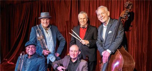 Ins karibische New Orleans entführt die „Hot Stuff Jazzband“ mit dem im Landkreis bekannten Heinz Dauhrer (hinten links). Foto re