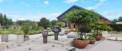 Inspiration pur: Der Ideen-Garten zeigt vielfältige Möglichkeiten der Gartengestaltung. Große Auswahl: Figuren, Töpfe, Bäume und Steine bieten zahlreiche Gestaltungsideen für den eigenen Garten. Fotos GODELMANN