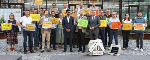Klassentreffen der Bürgermeister: Die Gemeindechefs des Landkreises trafen sich bei Landrat Otto Lederer für einen gemeinsamen Hilferuf: Den Kommunen geht es schlecht. Foto RE
