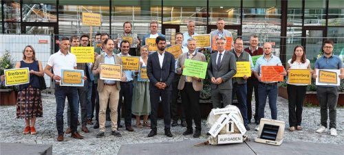 Klassentreffen der Bürgermeister: Die Gemeindechefs des Landkreises trafen sich gestern bei Landrat Otto Lederer für einen gemeinsamen Hilferuf. Den Kommunen geht es schlecht. Foto re