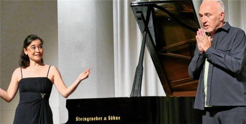Lesung 3: Am Ende waren sie selber ganz ergriffen: Yume Hanusch und Michael Atzinger.Foto  Janka
