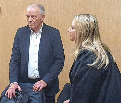Ludwig Kroiß als Angeklagter vor dem Landgericht München mit seiner Verteidigerin Anita Süßenguth. Foto Eichstädter