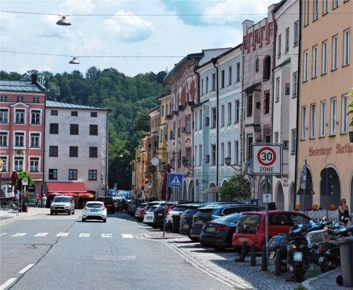 Mehr Parkplätze für Anwohner: Aufgrund des geringen Platzangebots in der Altstadt kommt das nicht infrage. Foto Weinfurtner