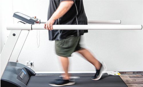 Menschen mit Adipositas sollen im Adimax-Programm neben einer Ernährungsumstellung und gemeinsamer Bewegung auch ihre Gewohnheiten hinterfragen. Foto /dpa