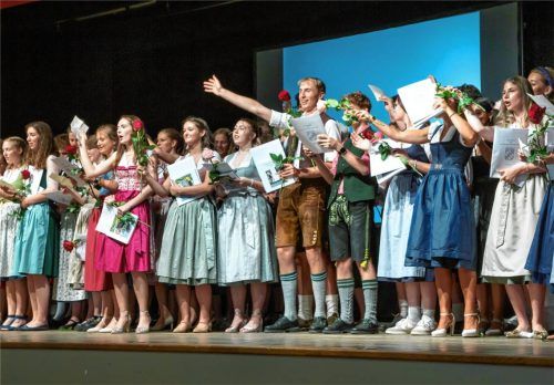 Mit „Thank you for the Music“ verabschiedeten sich die Abiturienten vom LTG. Fotos  Berger