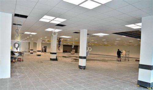 Nach acht Monaten Umbauarbeiten öffnet der Netto-Markt in Thansau im Juni wieder. Auch ein neuer Bäcker zieht mit ein. Foto Schlecker