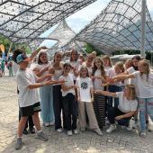 15 junge Priener singen gemeinsam mit 6.000 Kindern