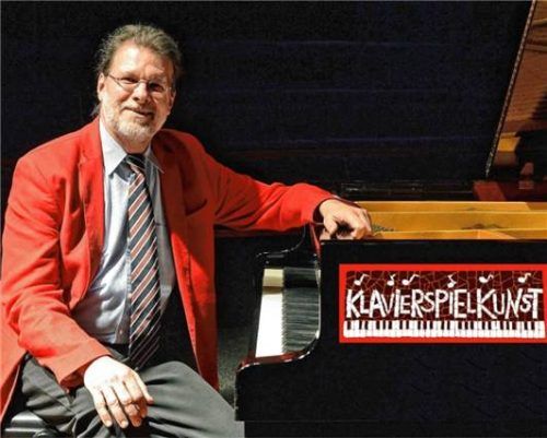 Pianist Jürgen Plich spielt zur Eröffnung das Programm „Die Drei Großen B“. Foto Richter