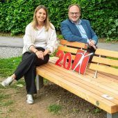 Neue Sitzbank mitten im Ort