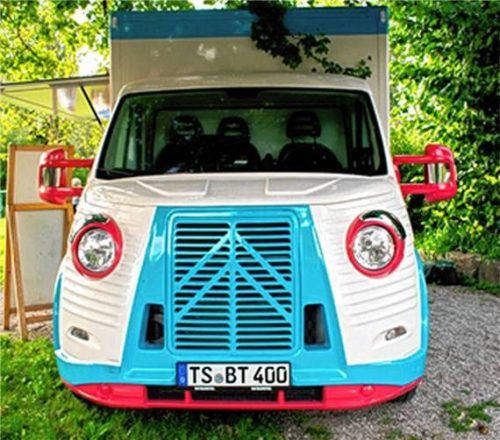 Regelmäßig steht nun dieser Foodtruck auf dem Wendelsteinplatz. Foto Bernau
