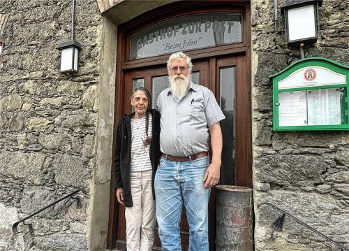 Rita und John Gonzalves  blicken zuversichtlich in die Zukunft ihres Traditionsbetriebs in Obing. Foto Auer