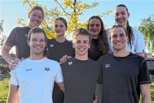 Rosenheims Team in Wels: hinten von links: Alisha Sanderlin, Clara Scharbert, Corina Eder, Sina Hägele; vorne von links: Sebastian Hörnig, Jakob Scharbert, Sebastian Kürpick. Foto re