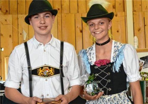 Sieger-Duo: Johanna Lindlacher und Johannes Dempf vom Trachtenverein „d’Buchwäldler Übersee“ gewannen das Sechs-Vereine-Jugendpreisplatteln in Staudach-Egerndach. Foto Eder