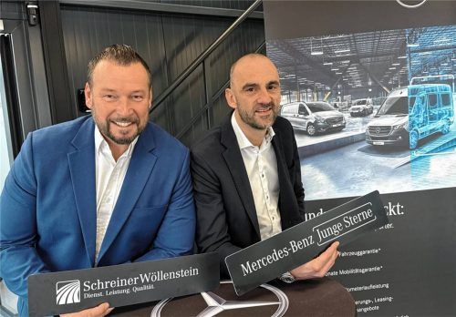 Silvio Beier und Florian Schwägerl (von links) haben ein Herz für tolle Fahrzeuge von Mercedes-Benz. Sie stehen fürGebrauchtwagenverkauf mit geprüfter Qualität, ehrlicher Beratung und vertrauensvoller Betreuung. Foto Peggy Fritzsche