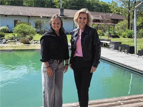 Simone Huber (links) ist ein Vorzeige-Beispiel für starke Frauen im Mittelstand, findet die heimische Bundestagsabgeordnete Daniela Ludwig. Foto re