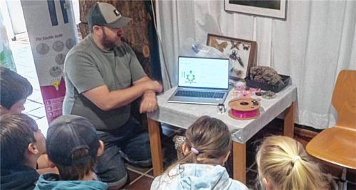 Spannende Einblicke in die Welt eines 3D-Druckers erhielten die Kinder in der LBV-Umweltstation in Übersee. Foto LVB UMWELTSTATION wIESMÜHL