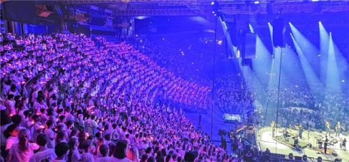Spürbare Begeisterung: 6.000 Kinderstimmen vereinten sich in der Münchener Olympiahalle zu einem großen Chor. Foto re