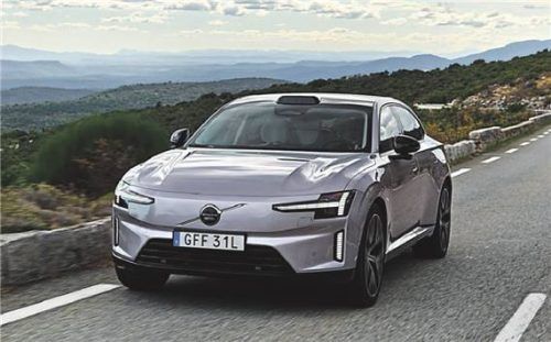 Stromern auf der Langstrecke: Mit dem Volvo ES90 kommt man bis zu 450 Kilometer weit. Foto VOLVO