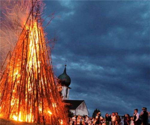 Viele Petersfeuer in Stadt und Landkreis Rosenheim werden dieses Wochenende wohl ohne Flammen auskommen müssen. Foto dpa