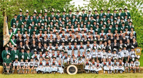 Von den Bambinis bis zu den „Oldies“: Beim Trachtenverein Almröserl wächst man hinein – und bleibt oft ein Leben lang.