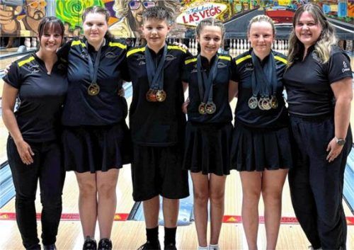 Vorständin Cornelia Auer (von links), Luisa Samira Weiss, Julian Elze, Klara Achhammer, Celia Stölzel und Trainerin Theresa Lindner.Foto BSC Highroller