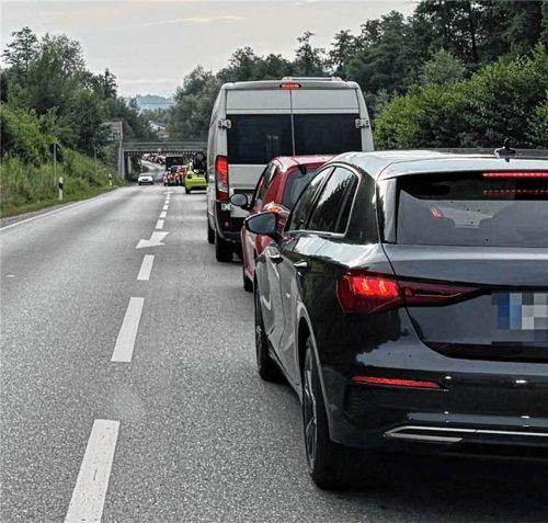 Während der Bauarbeiten an den Bahnübergängen im Rosenheimer Norden wie zum Beispiel in der Schlößlstraße kam es zu Verkehrschaos und teilweise langen Staus. Baumeister